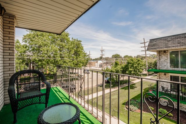 4041 W 97th Street 2N, Oak Lawn, IL 60453