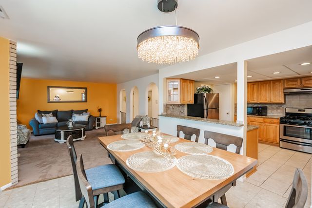 4041 W 97th Street 2N, Oak Lawn, IL 60453