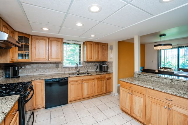 4041 W 97th Street 2N, Oak Lawn, IL 60453