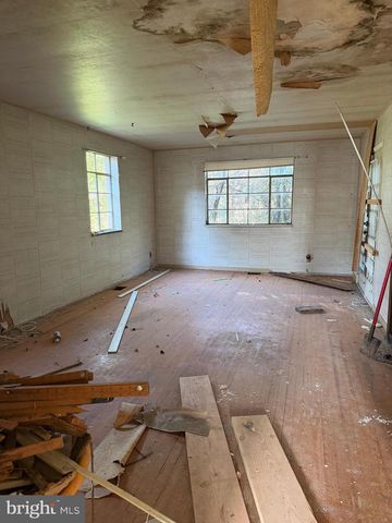 1111 N DELSEA DR, Clayton, NJ 08312