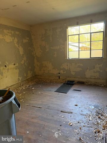 1111 N DELSEA DR, Clayton, NJ 08312