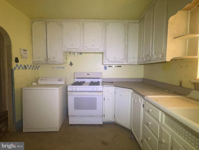 1111 N DELSEA DR, Clayton, NJ 08312
