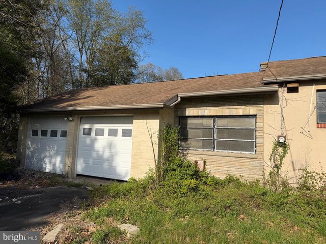 1111 N DELSEA DR, Clayton, NJ 08312