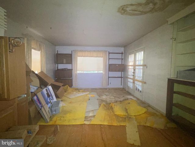 1111 N DELSEA DR, Clayton, NJ 08312