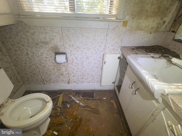 1111 N DELSEA DR, Clayton, NJ 08312