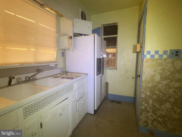 1111 N DELSEA DR, Clayton, NJ 08312