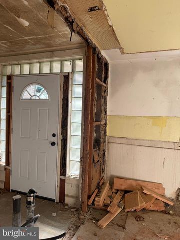 1111 N DELSEA DR, Clayton, NJ 08312