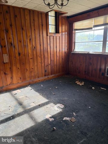 1111 N DELSEA DR, Clayton, NJ 08312