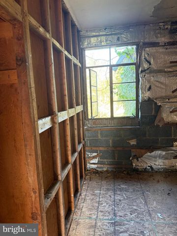 1111 N DELSEA DR, Clayton, NJ 08312