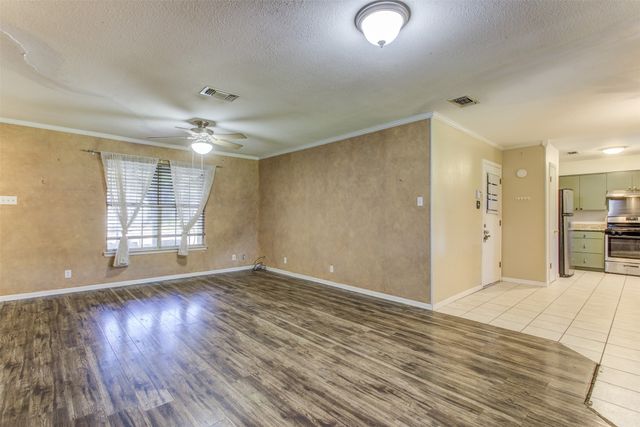 521 E Mustang Street, Crowley, TX 76036