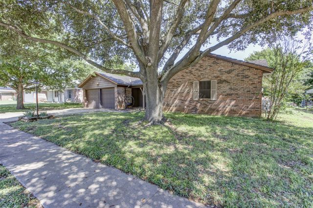 521 E Mustang Street, Crowley, TX 76036