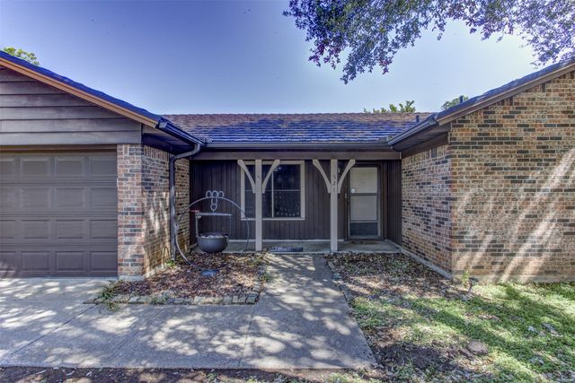 521 E Mustang Street, Crowley, TX 76036