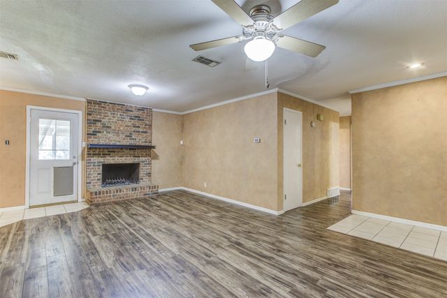 521 E Mustang Street, Crowley, TX 76036