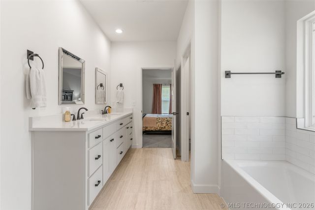 27713 E 107th Street, Coweta, OK 74429