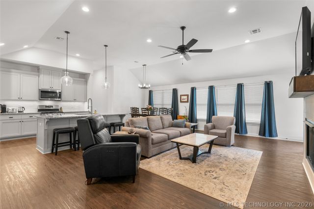 27713 E 107th Street, Coweta, OK 74429
