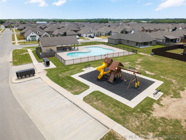 27713 E 107th Street, Coweta, OK 74429