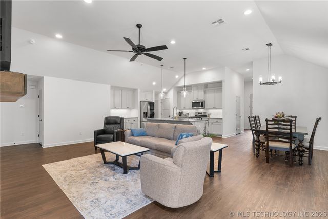 27713 E 107th Street, Coweta, OK 74429