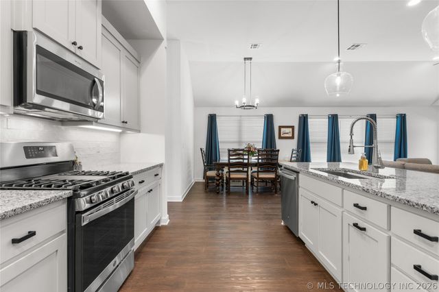 27713 E 107th Street, Coweta, OK 74429