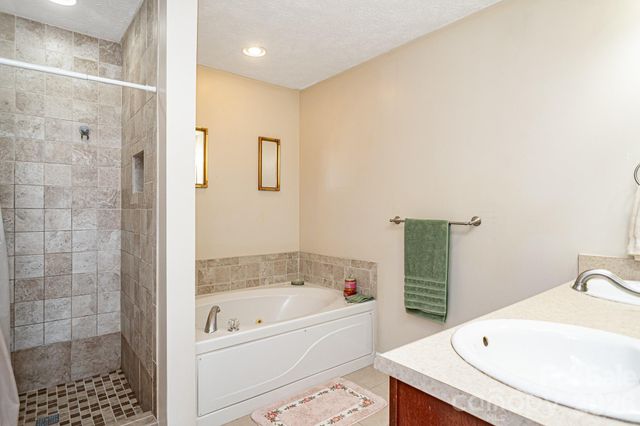 5440 Arnette Road, Hope Mills, NC 28348