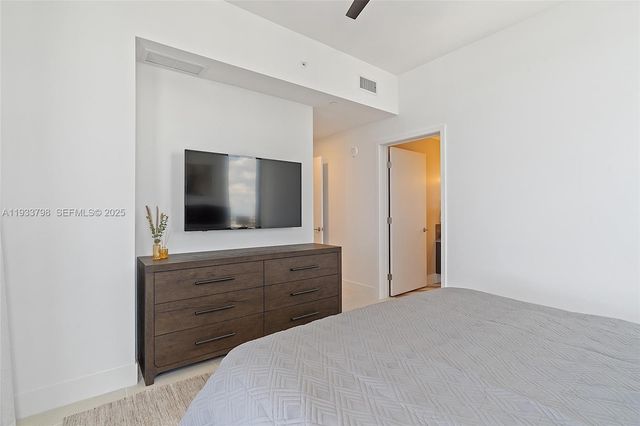 159 NE 6th St 5015, Miami, FL 33132