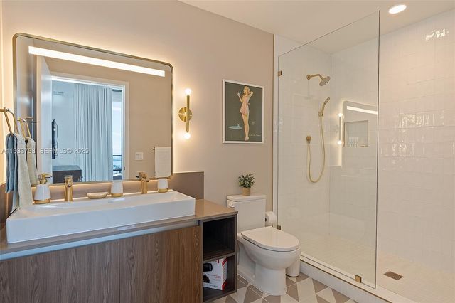 159 NE 6th St 5015, Miami, FL 33132