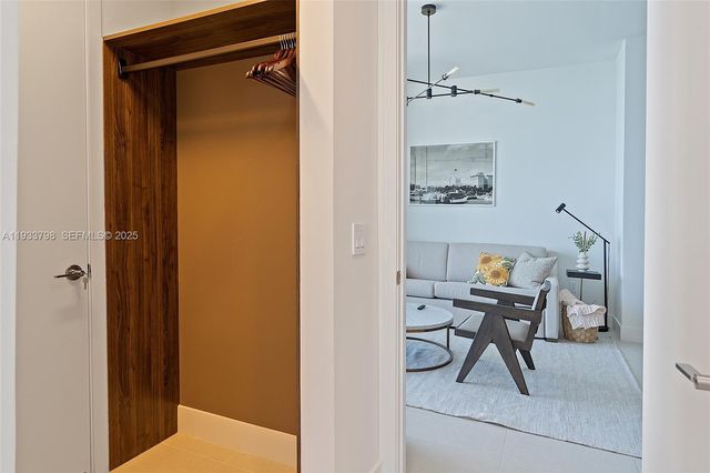 159 NE 6th St 5015, Miami, FL 33132