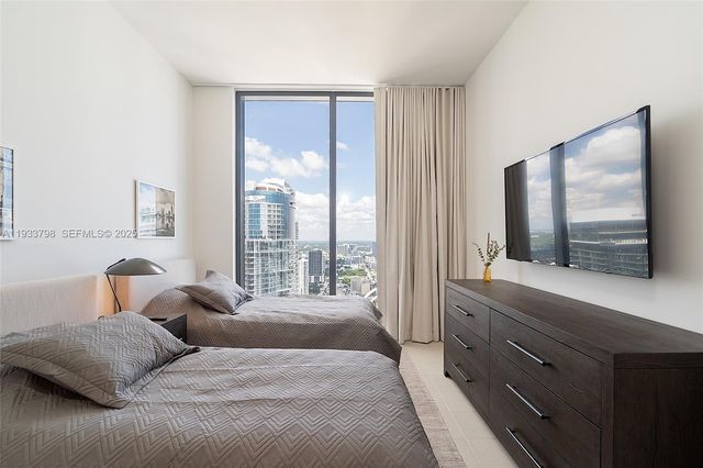 159 NE 6th St 5015, Miami, FL 33132