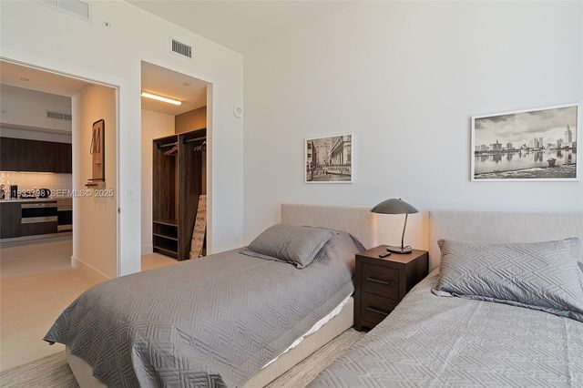 159 NE 6th St 5015, Miami, FL 33132