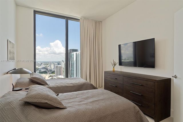 159 NE 6th St 5015, Miami, FL 33132