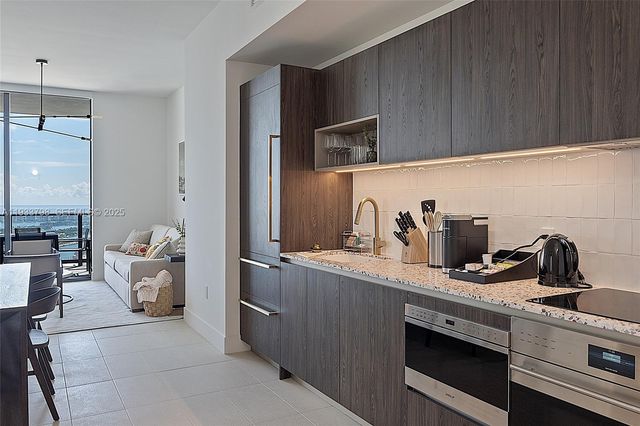 159 NE 6th St 5015, Miami, FL 33132