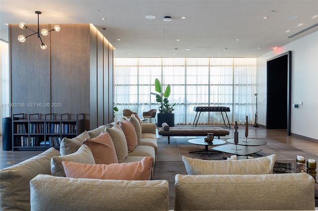 159 NE 6th St 5015, Miami, FL 33132