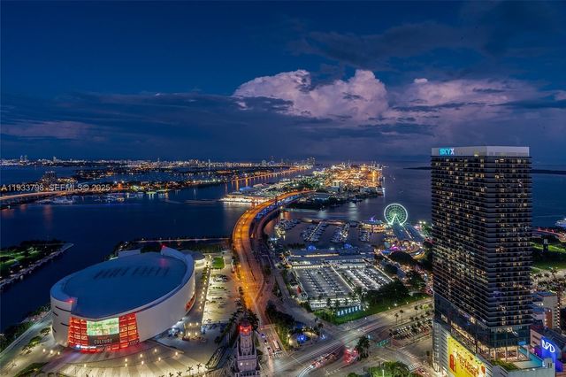 159 NE 6th St 5015, Miami, FL 33132