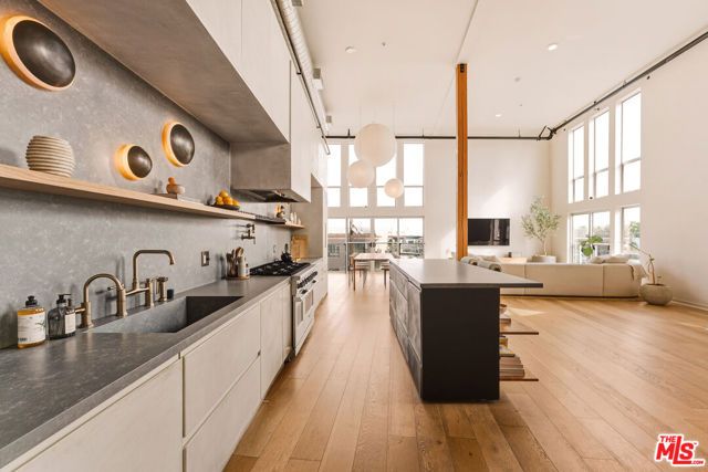 4215 Glencoe Avenue 405, Marina Del Rey, CA 90292