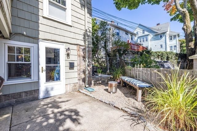 60 Guernsey St. 1, Boston, MA 02131