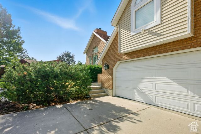 2343 W TEMPLE VIEW CIR, South Jordan, UT 84095