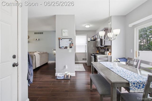 30498 Caroline Emily, New Baltimore, MI 48051