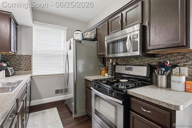 30498 Caroline Emily, New Baltimore, MI 48051