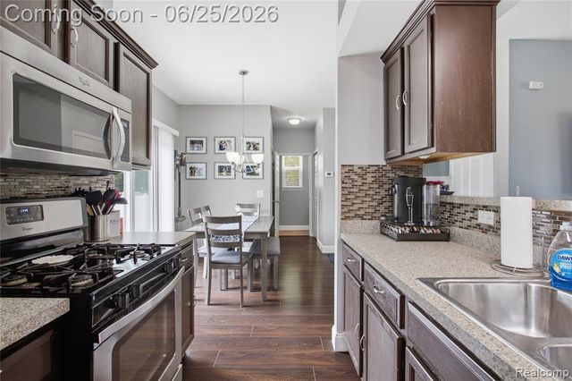 30498 Caroline Emily, New Baltimore, MI 48051