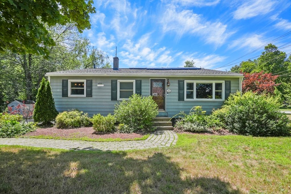 32 Stearns Ave, Leominster, MA 01453