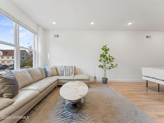 64 Sanz Town Road, Lakewood, NJ 08701