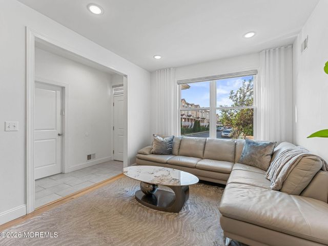 64 Sanz Town Road, Lakewood, NJ 08701