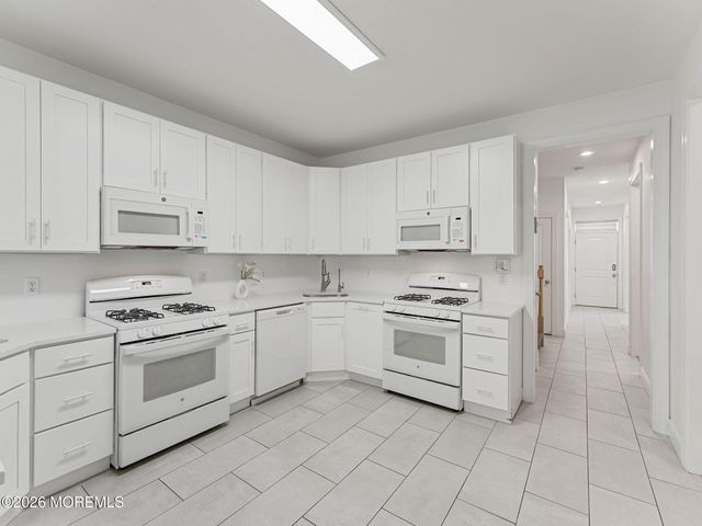 64 Sanz Town Road, Lakewood, NJ 08701