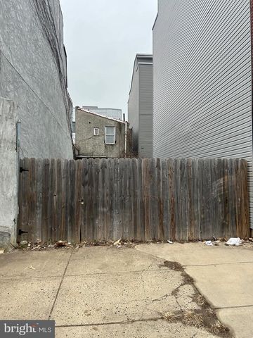 2432 N MASCHER ST, Philadelphia, PA 19133