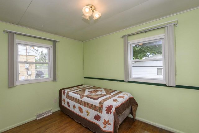 8220 W Keefe AVENUE, Milwaukee, WI 53222