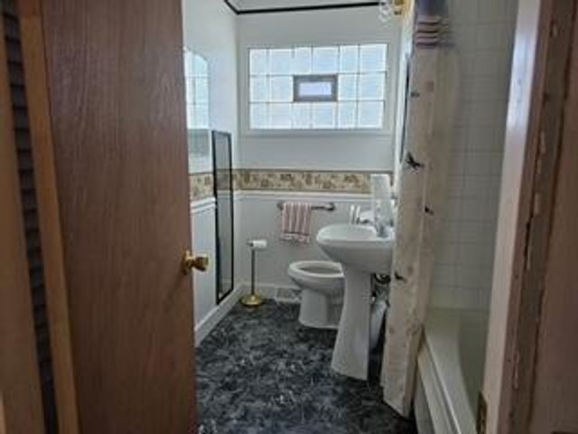 8220 W Keefe AVENUE, Milwaukee, WI 53222