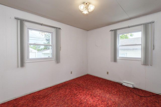 8220 W Keefe AVENUE, Milwaukee, WI 53222