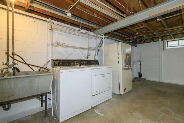 8220 W Keefe AVENUE, Milwaukee, WI 53222