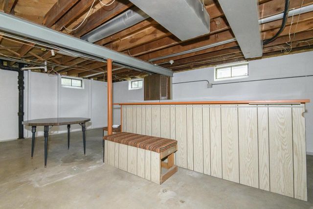 8220 W Keefe AVENUE, Milwaukee, WI 53222