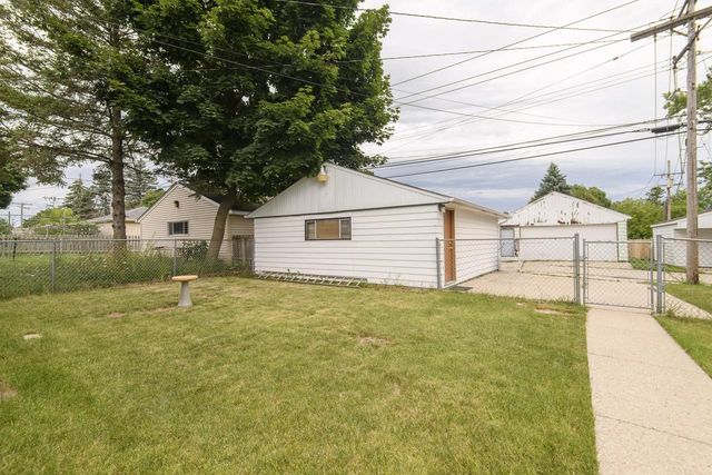 8220 W Keefe AVENUE, Milwaukee, WI 53222