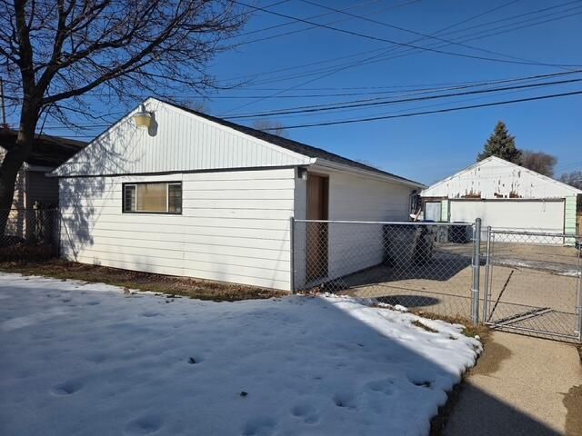 8220 W Keefe AVENUE, Milwaukee, WI 53222